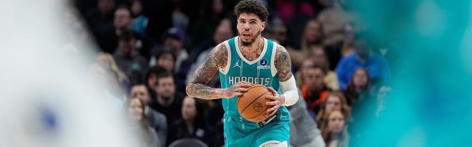 开云在线-18战15胜！黄蜂8人上双大胜独行侠升东部第九 三球15+5+9+5