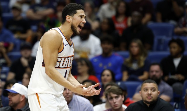 错失关键球！布克21中9得到27分3助 关键时刻面对伊森单挑三不沾