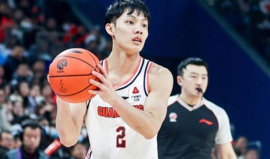 开云在线-徐杰习惯性崴脚或退出国家队；上海外援发文称广东防守强度大